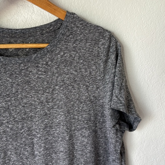 Universal Thread Grey‎ Tee - Picture 2 of 5